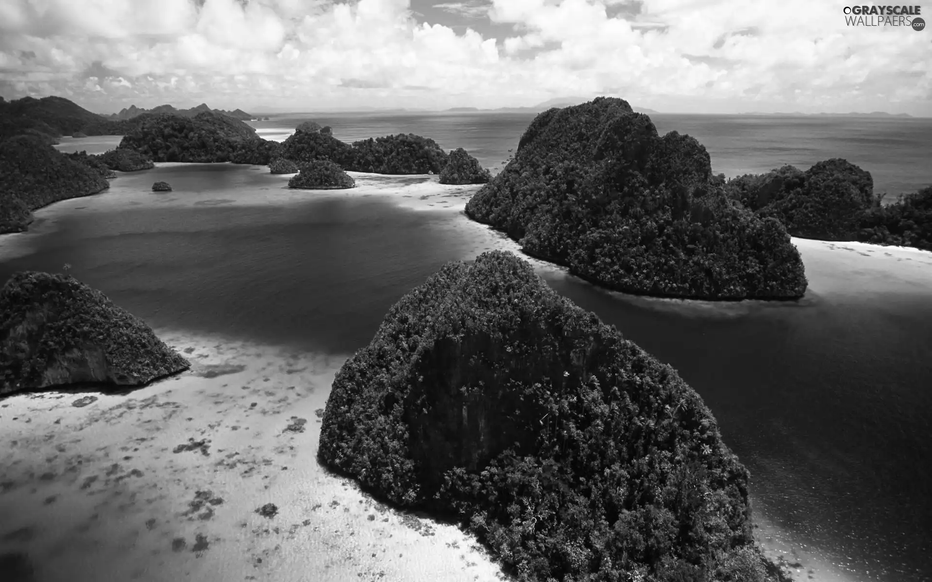 Islets, sea, green ones