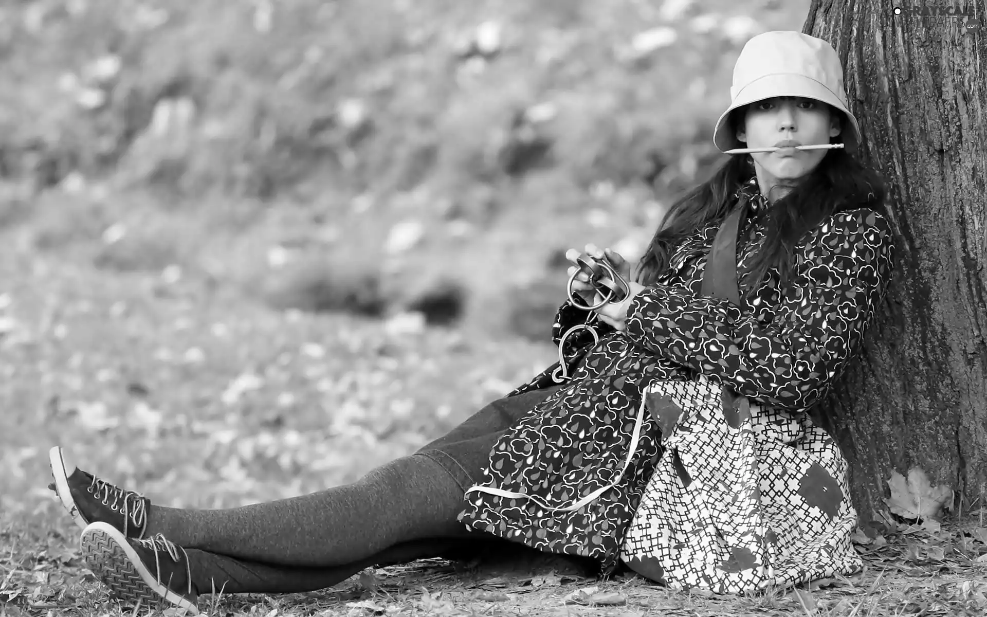 Hat, pencil, trees, bag, Jessica Alba