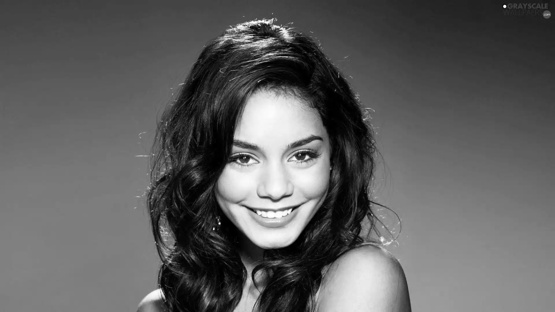 smiling, Vanessa Hudgens