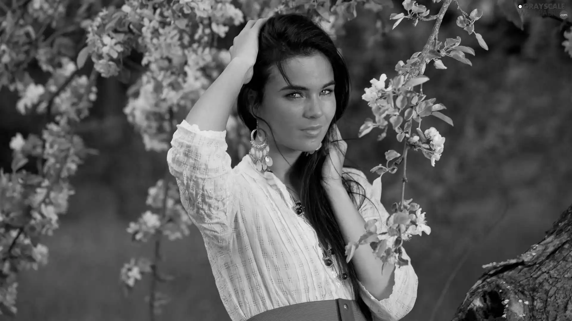 brunette, trees, jewellery, flourishing