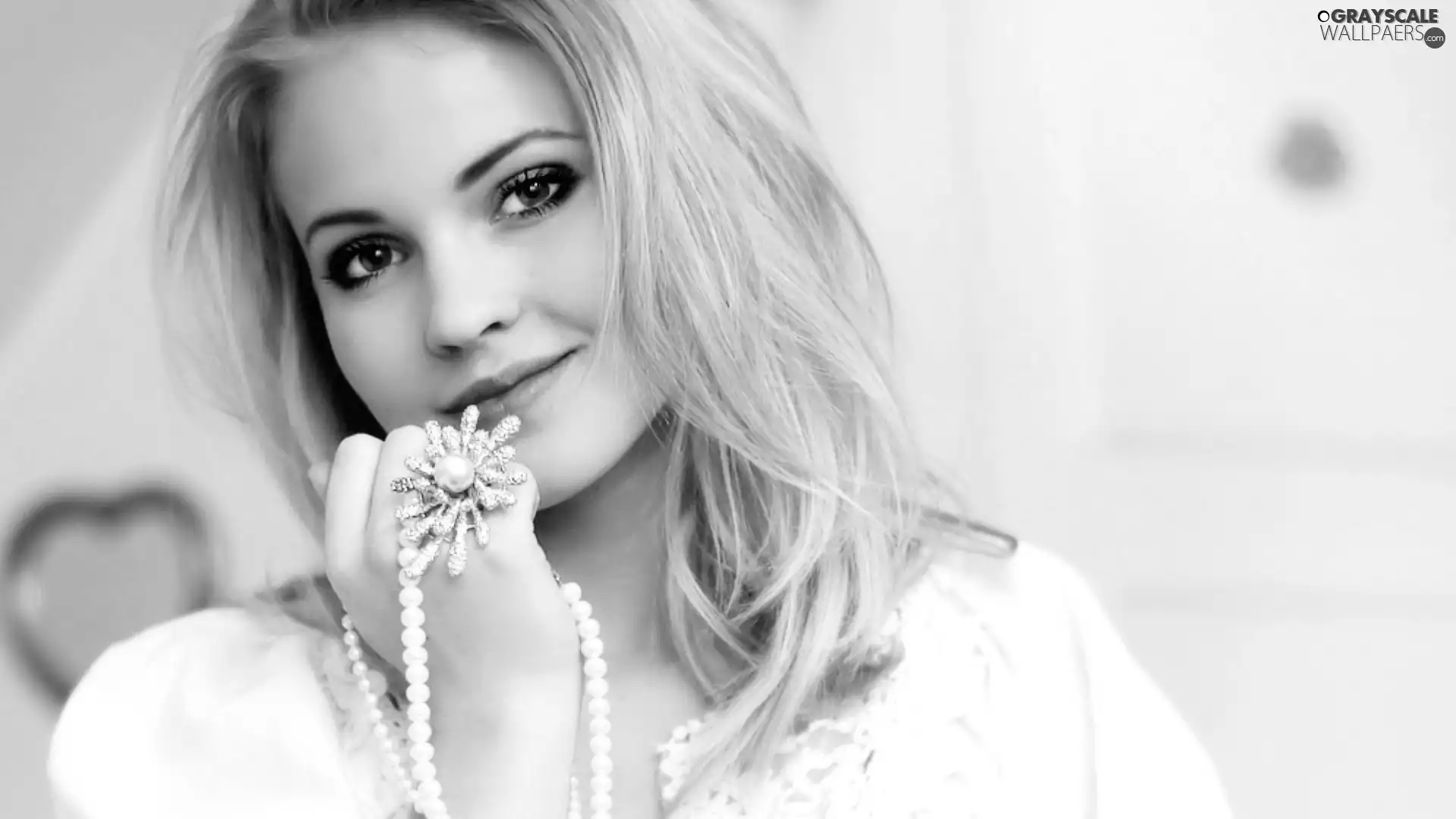 make-up, Emilie Nereng, jewellery