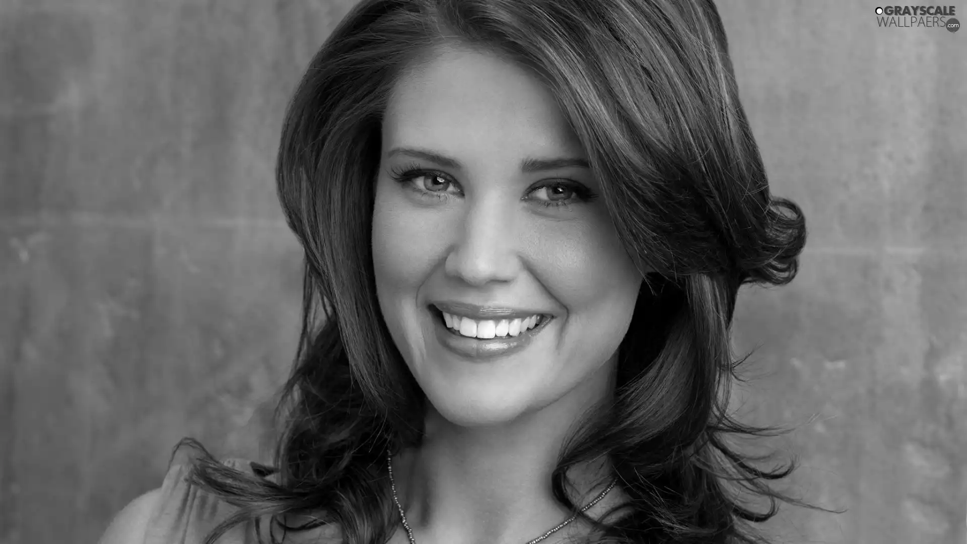 smiling, Sarah Lancaster