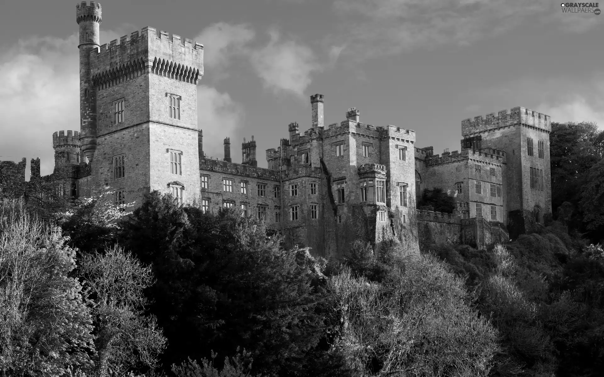 Castle, Monument