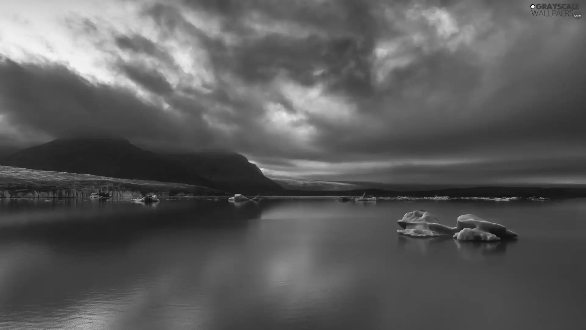 Mountains, water, floe