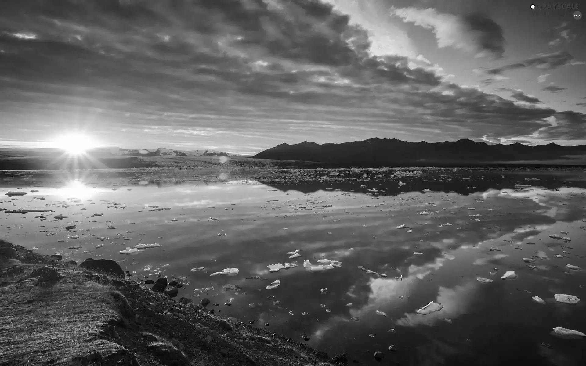 ice, Mountains, winter, rays, clouds, Kry, lake, sun