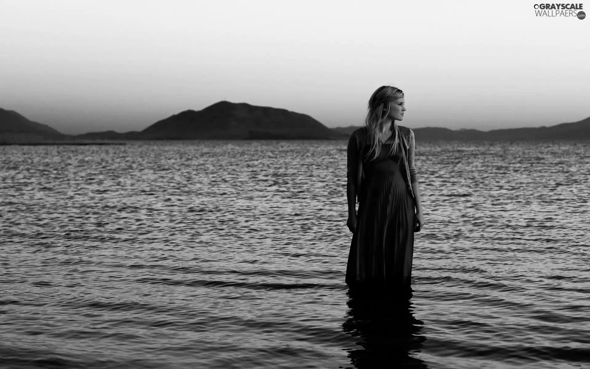 Mountains, Women, sea