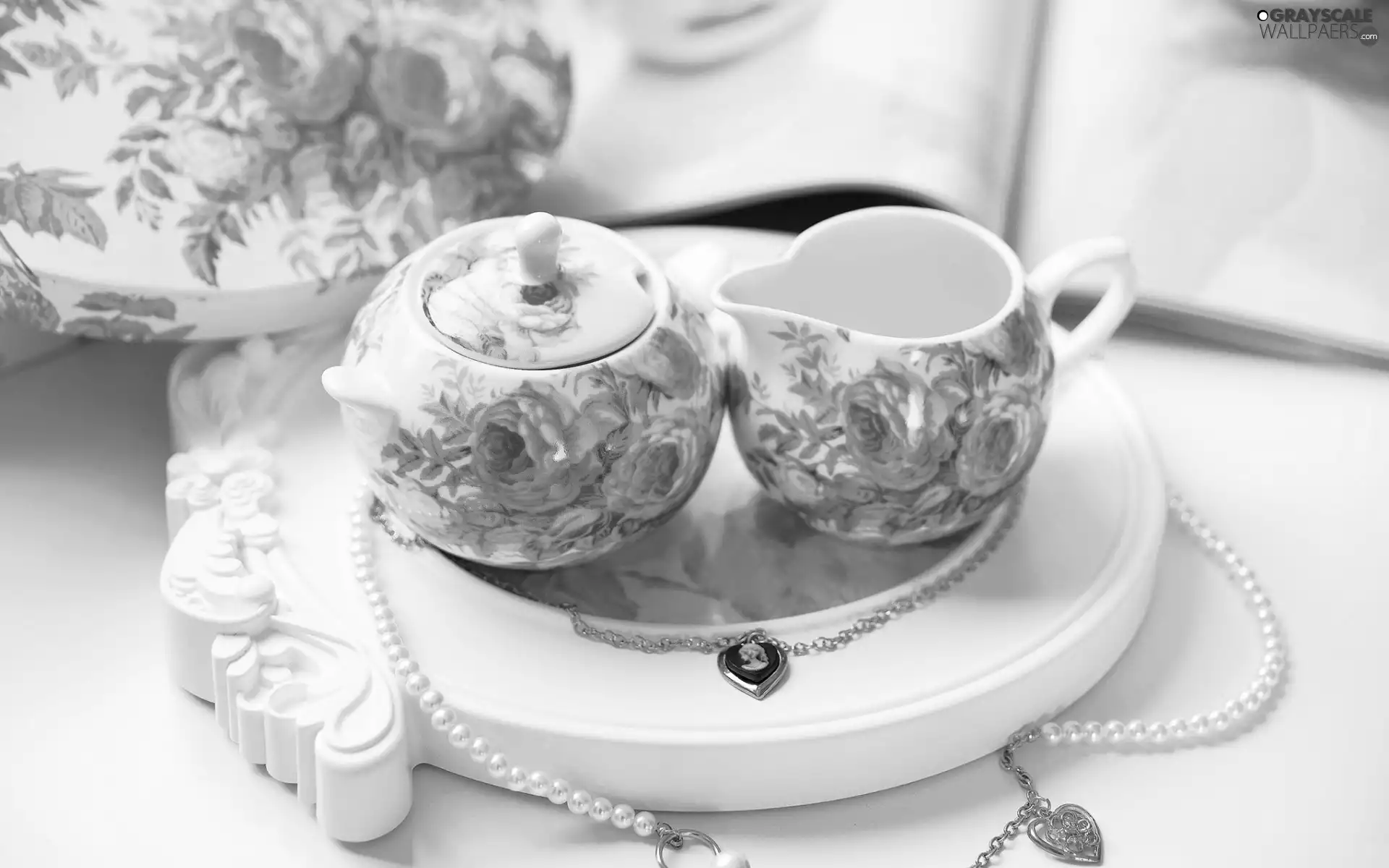 neck chain, jug, pendant, sugar-bowl, composition, Heart, Pearl