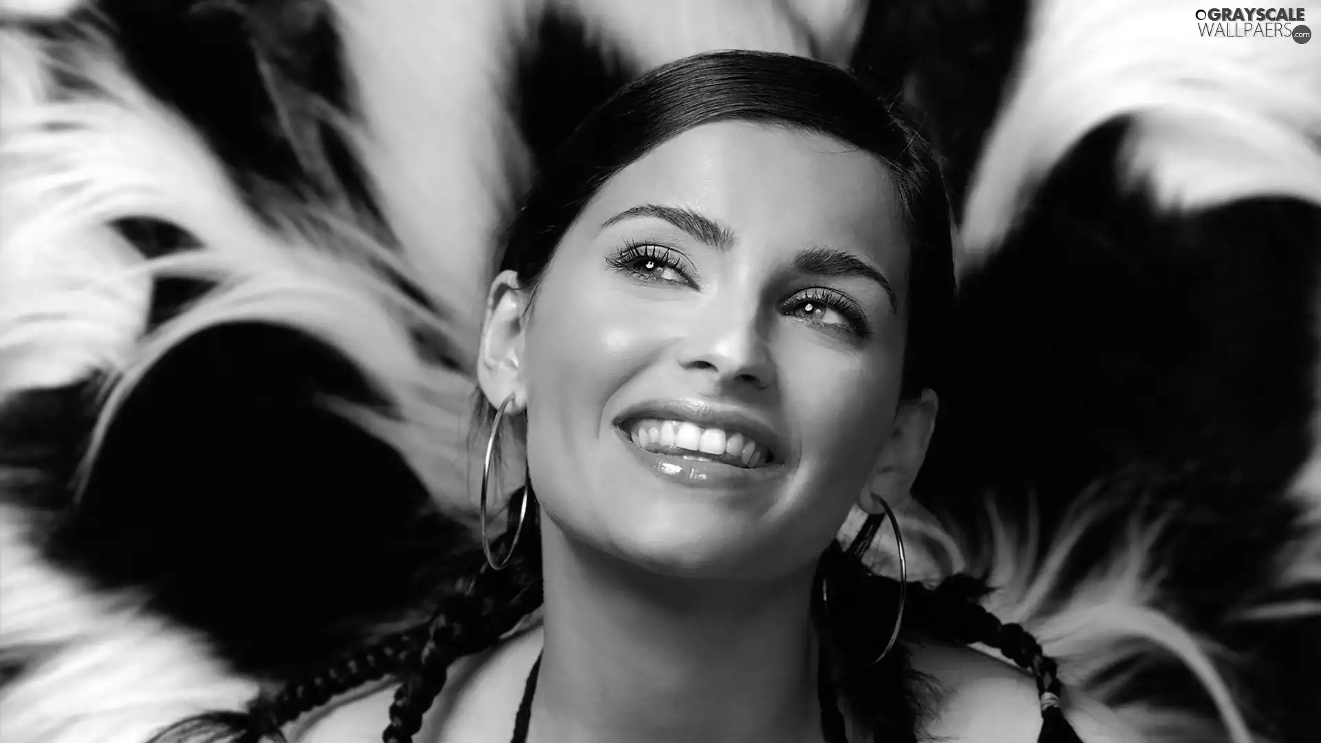 ear-ring, smiling, Nelly Furtado