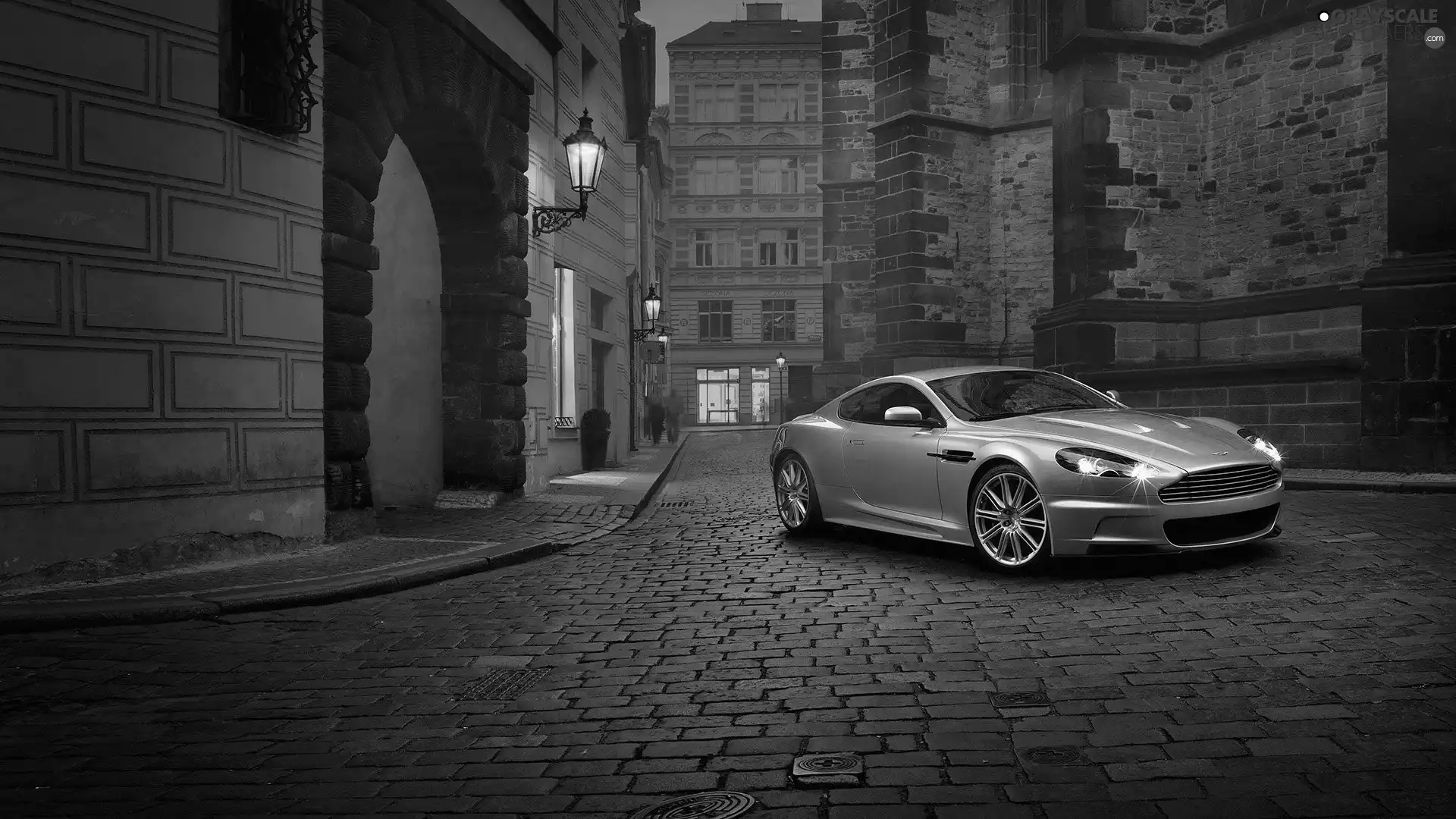 Aston Martin AMV10, old town