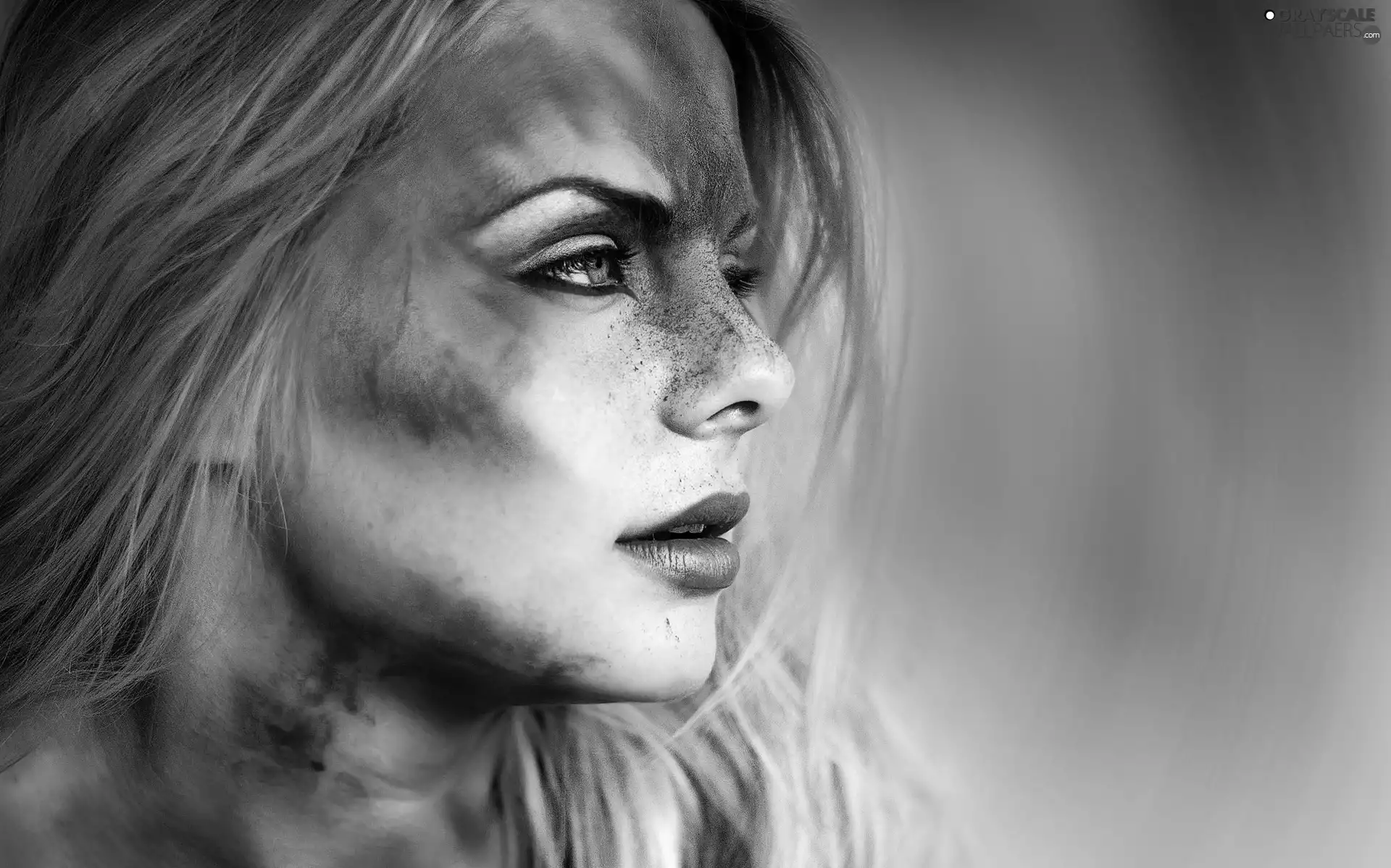 Paints, Women, Blonde