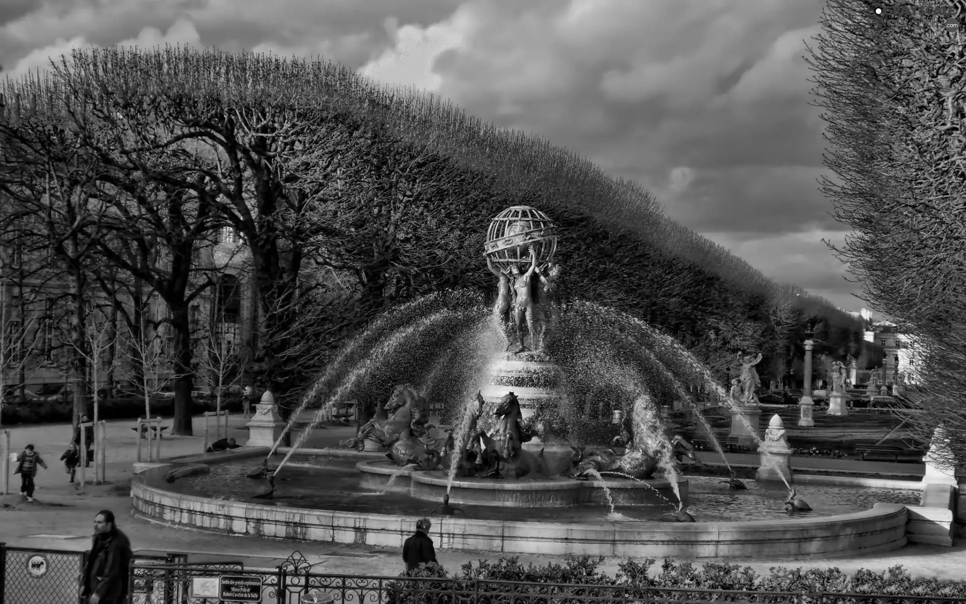fountain, Luxembourg Gardens, Paris, de observatoire