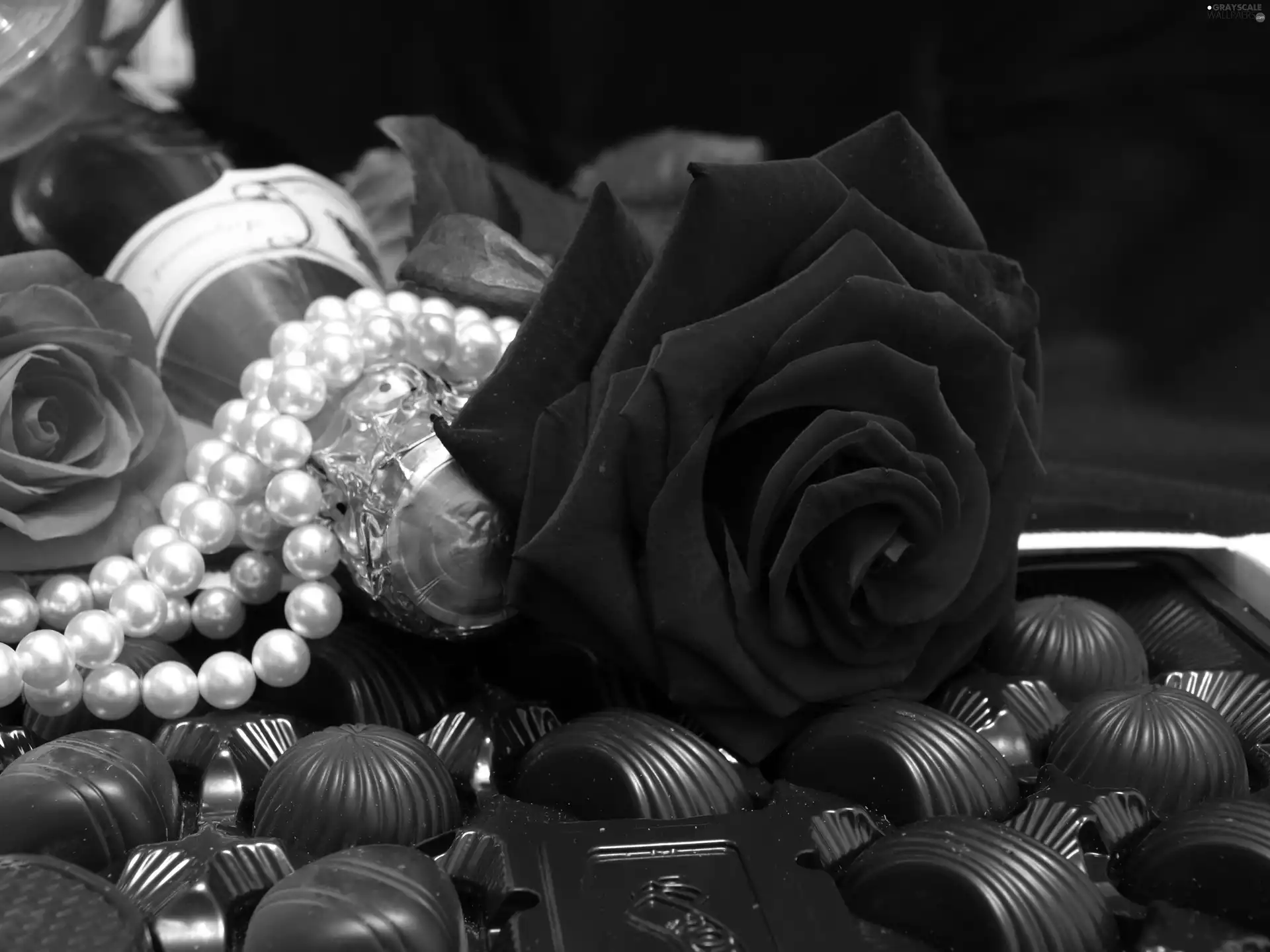 Pearl, pralines, roses