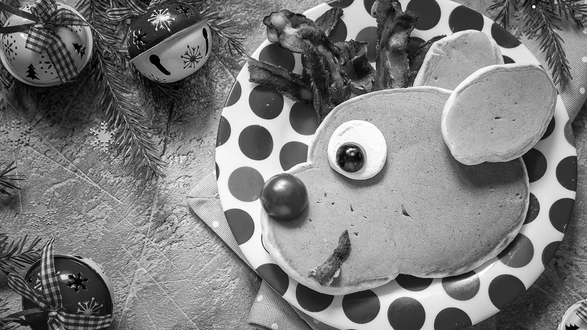 Pancake, doggy, Twigs, bacon, baubles, breakfast, Christmas, plate