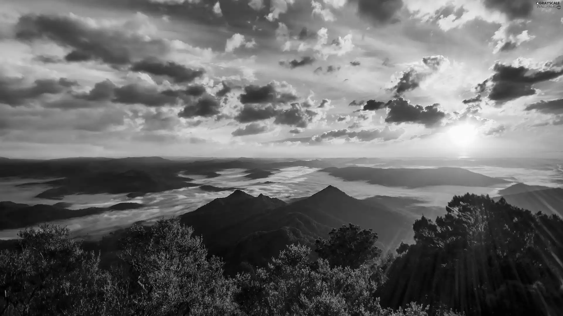 Mountains, rays of the Sun, Sky, Fog