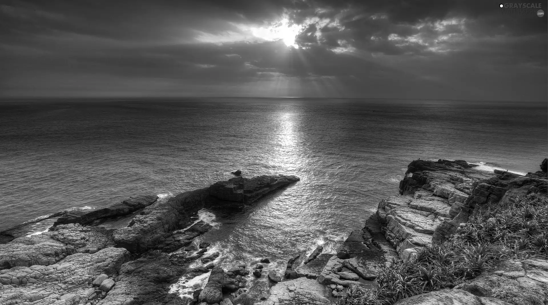 sea, Rocky Strand, rays, reflection, Great Sunsets