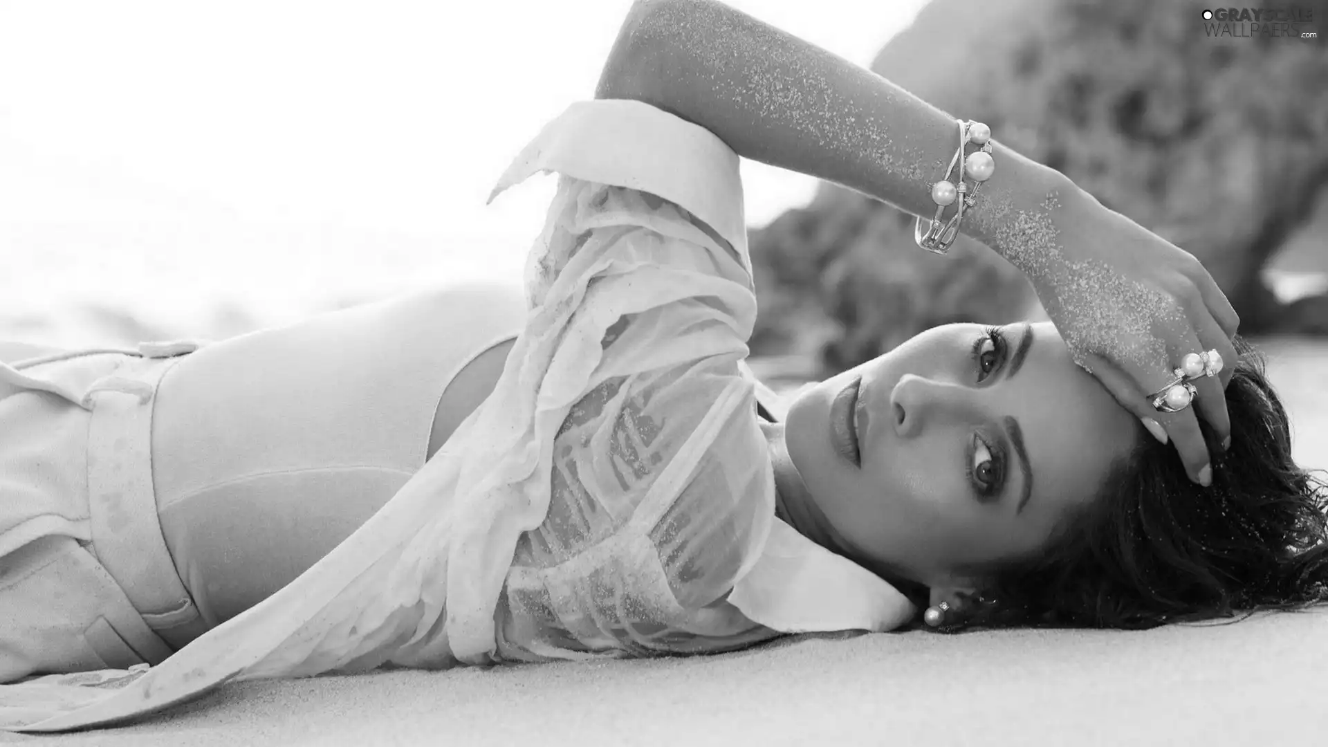 Beaches, Women, jewellery, Natalie Imbruglia, rocks, dreamer
