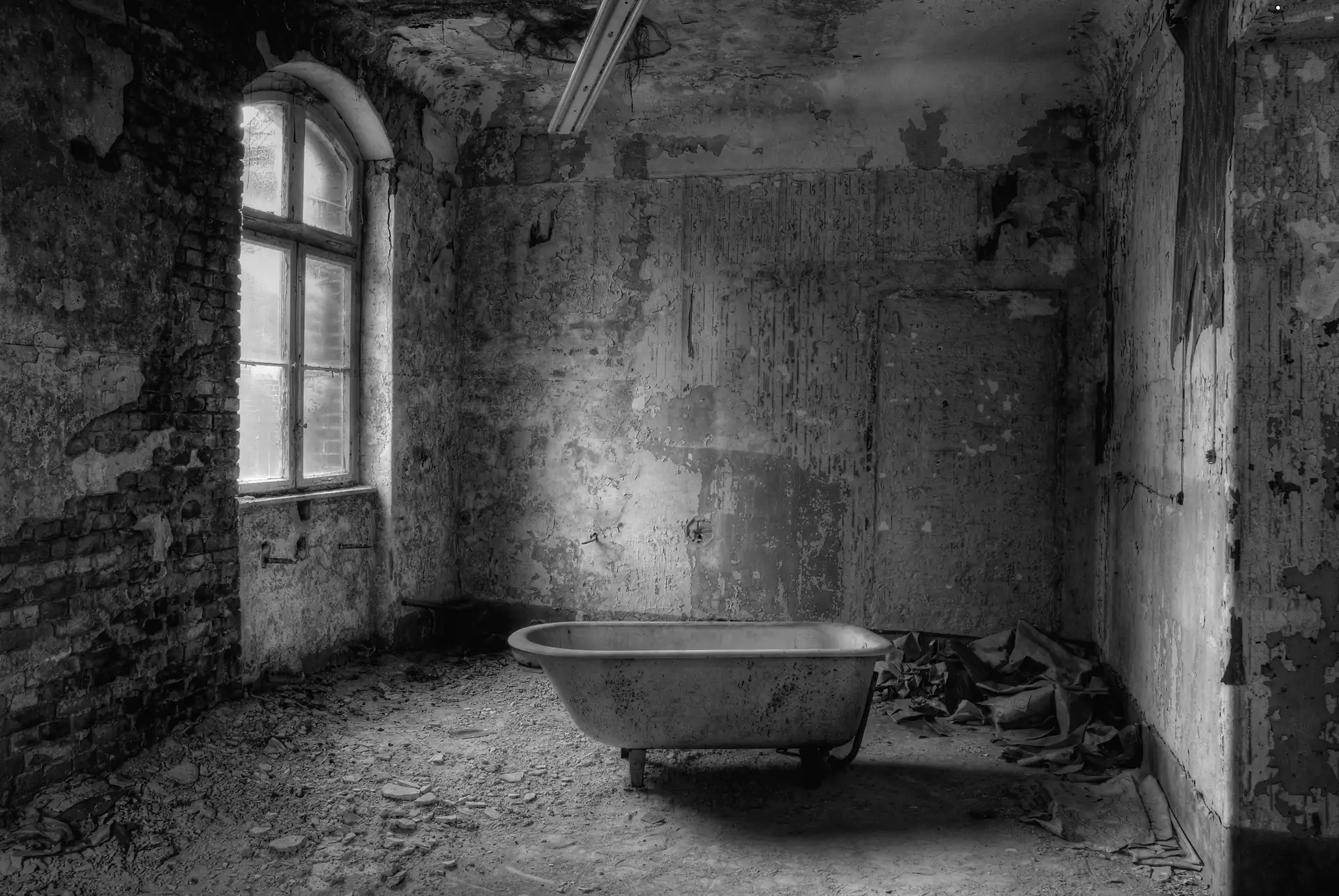 Bath, Neglected, Space