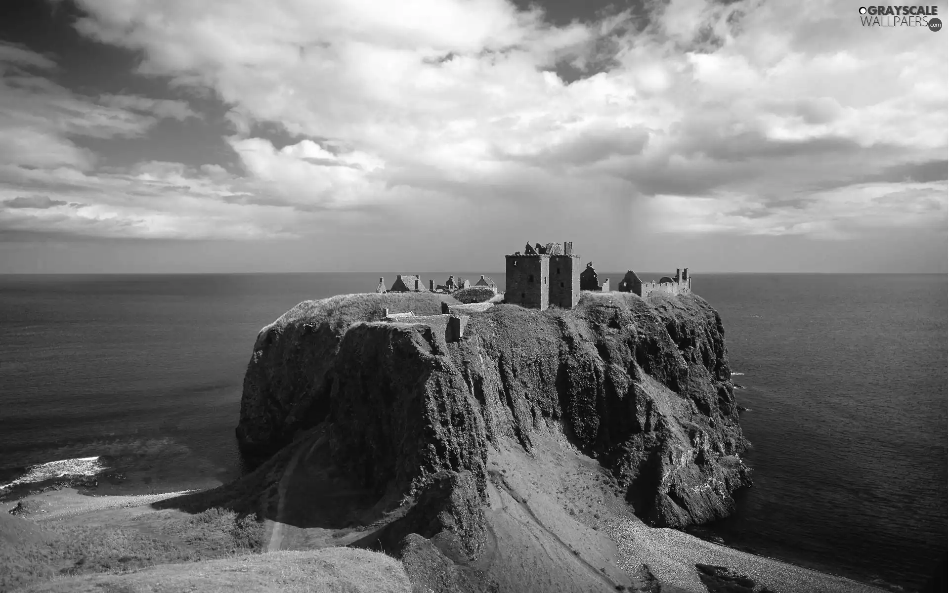 Sky, mountains, ruins, sea