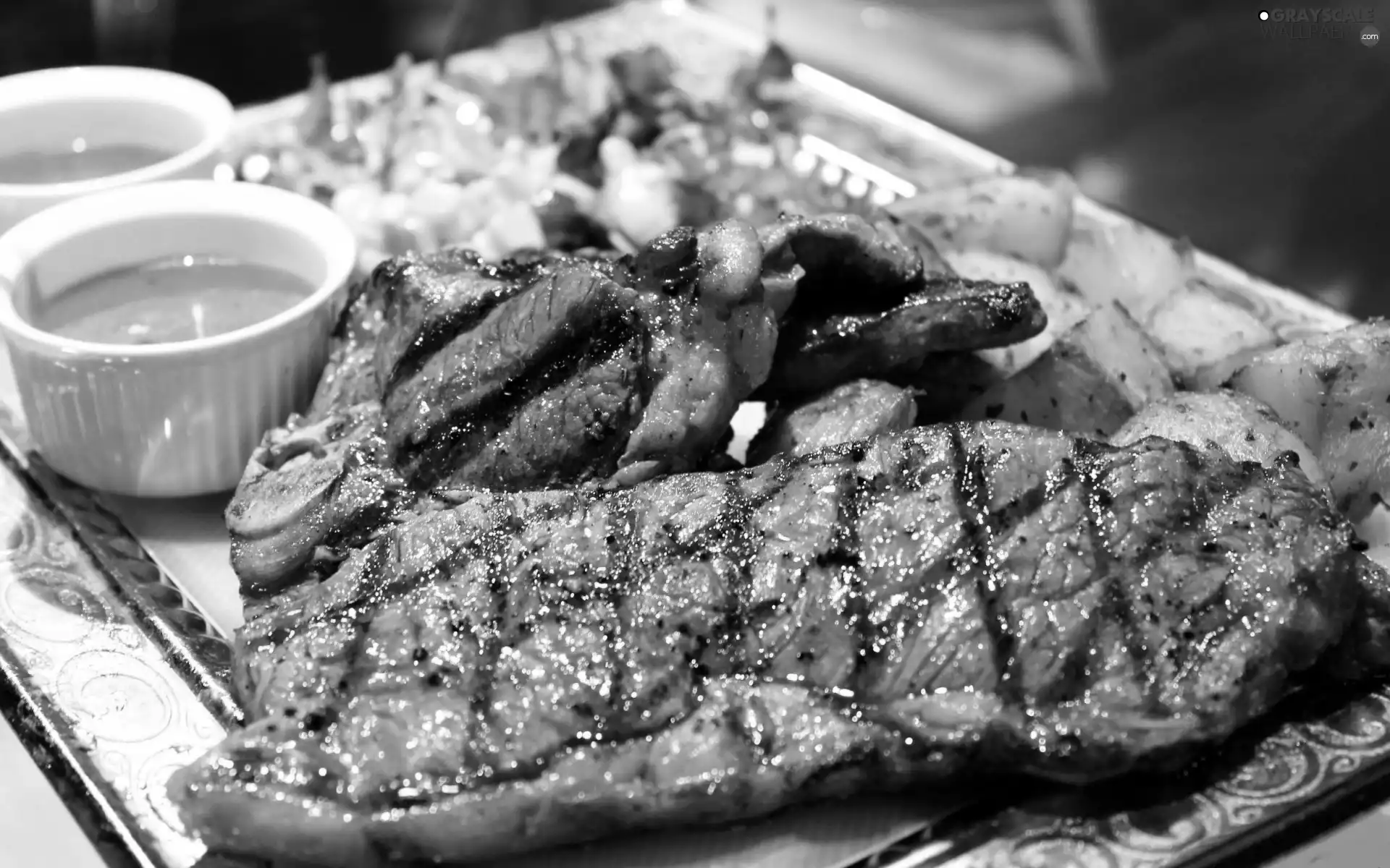 Grilled, potatoes, sauce, roast