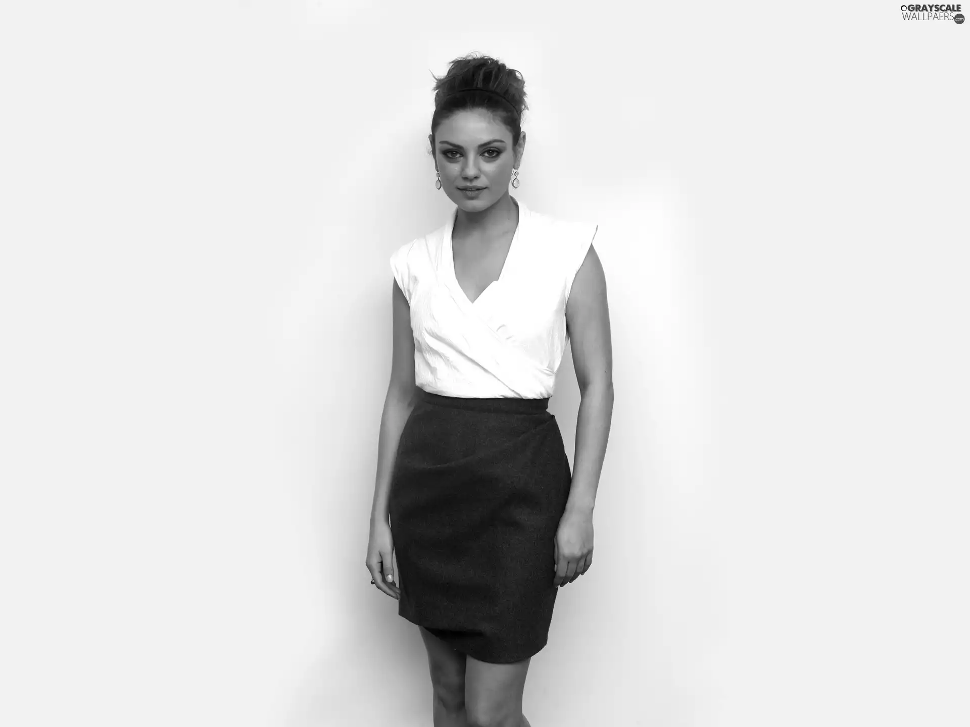 Mila Kunis, black, Skirt