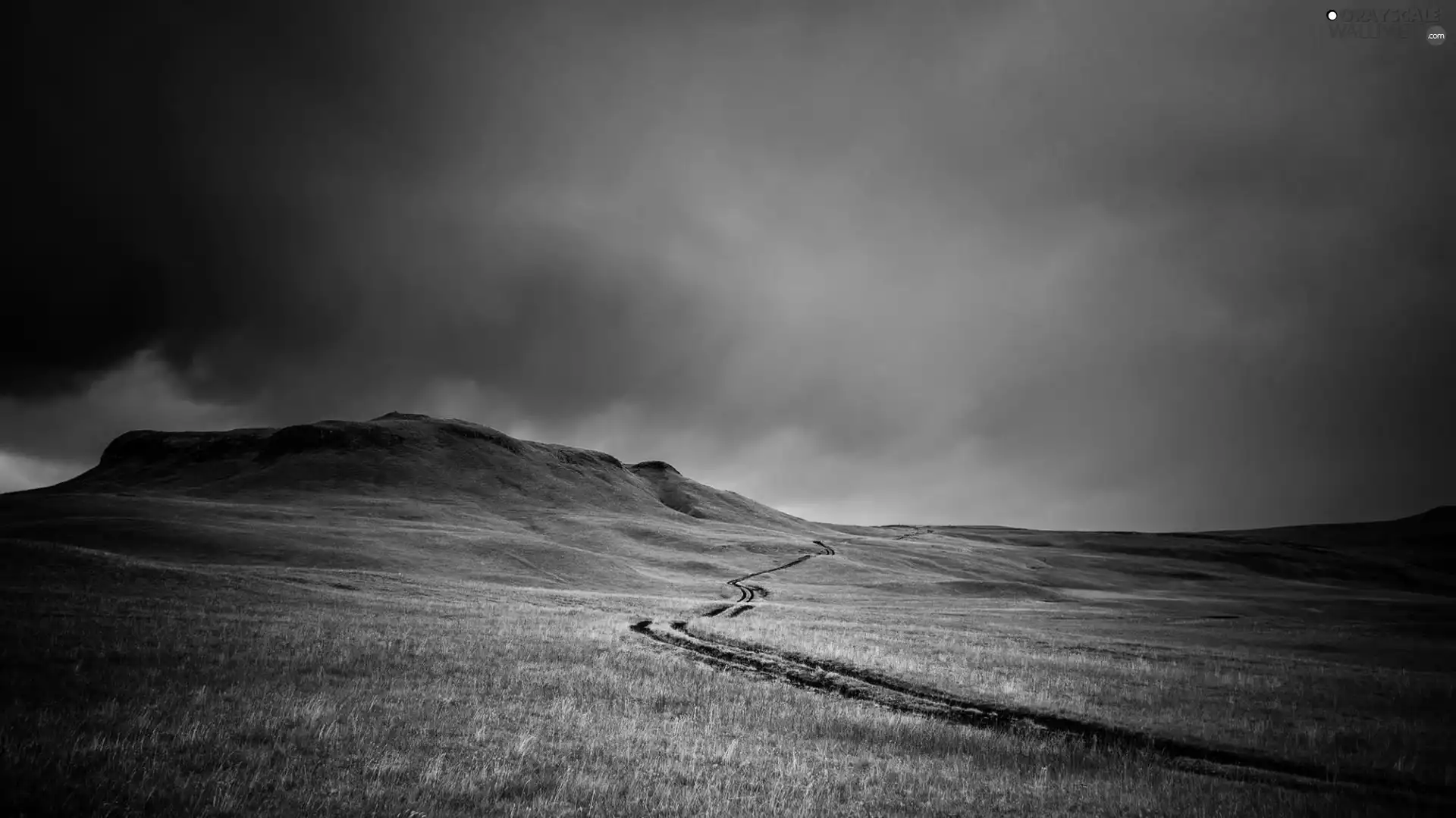 Sky, mountains, ruts