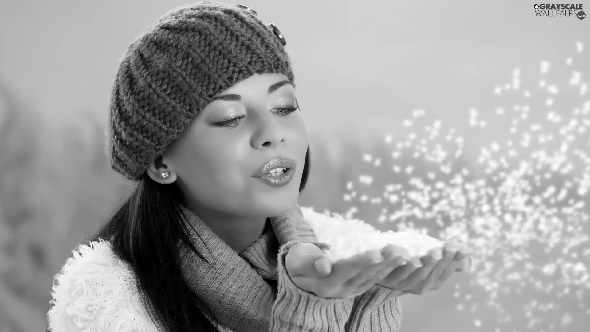 Women, hands, snow, make-up