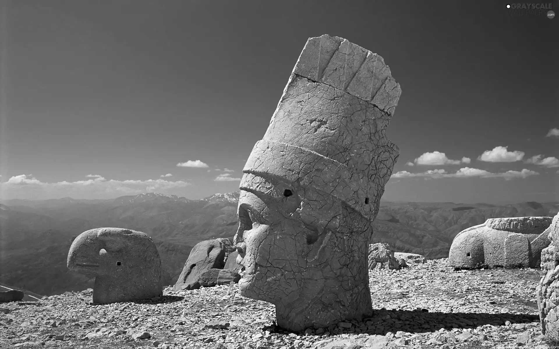 Statue monument, Mountains