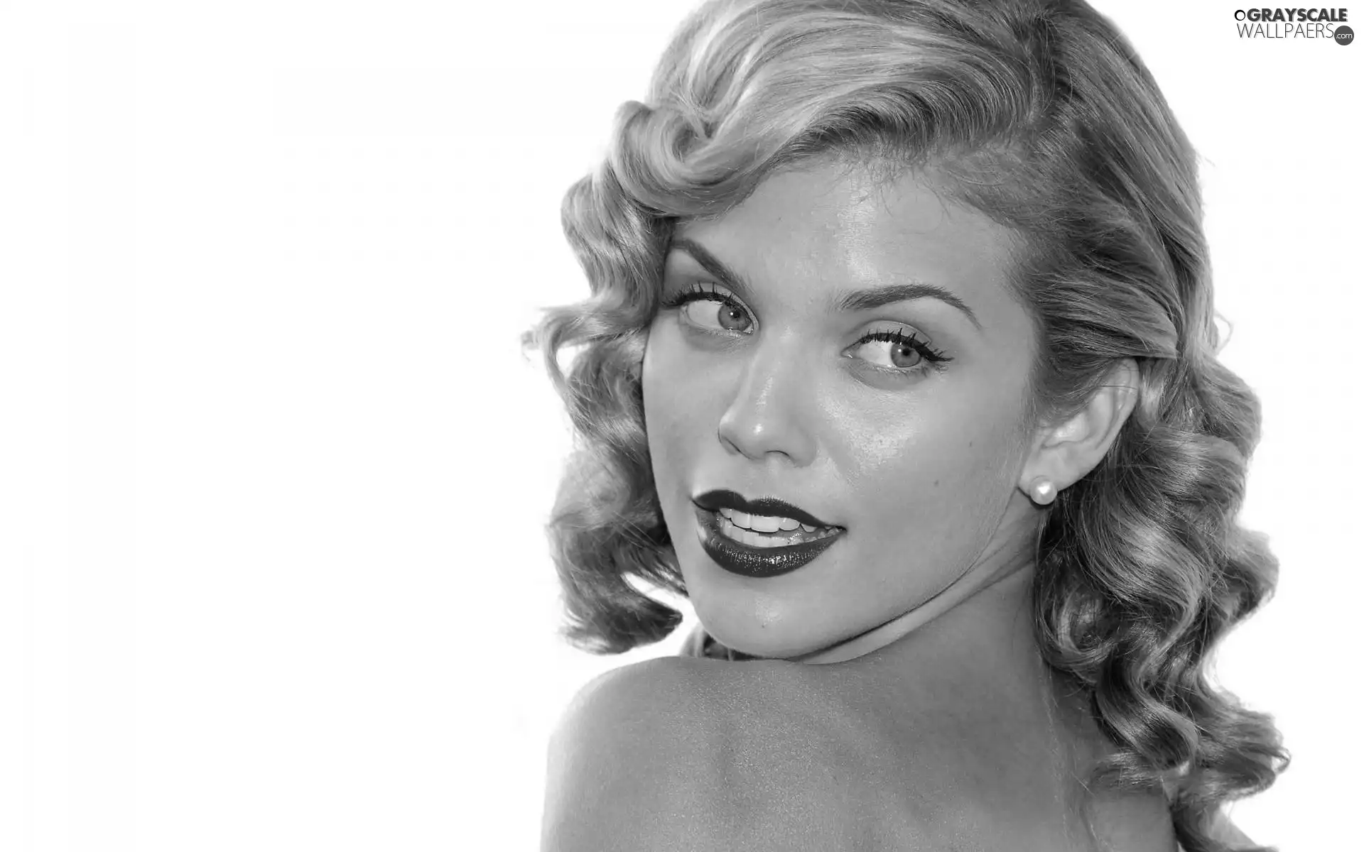 Annalynne McCord, The look