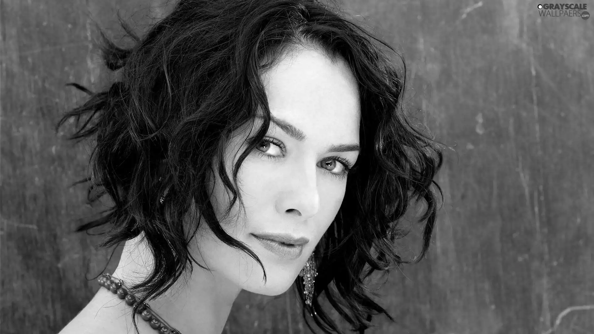 chaplet, Lena Headey, The look