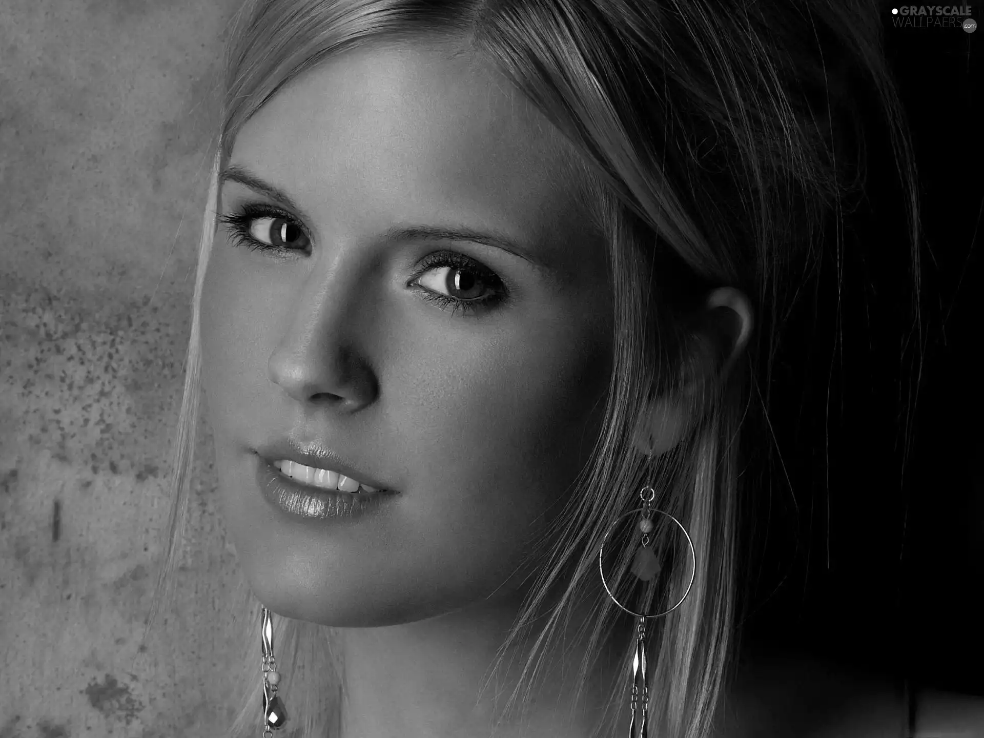 ear-ring, Maggie Grace, The look