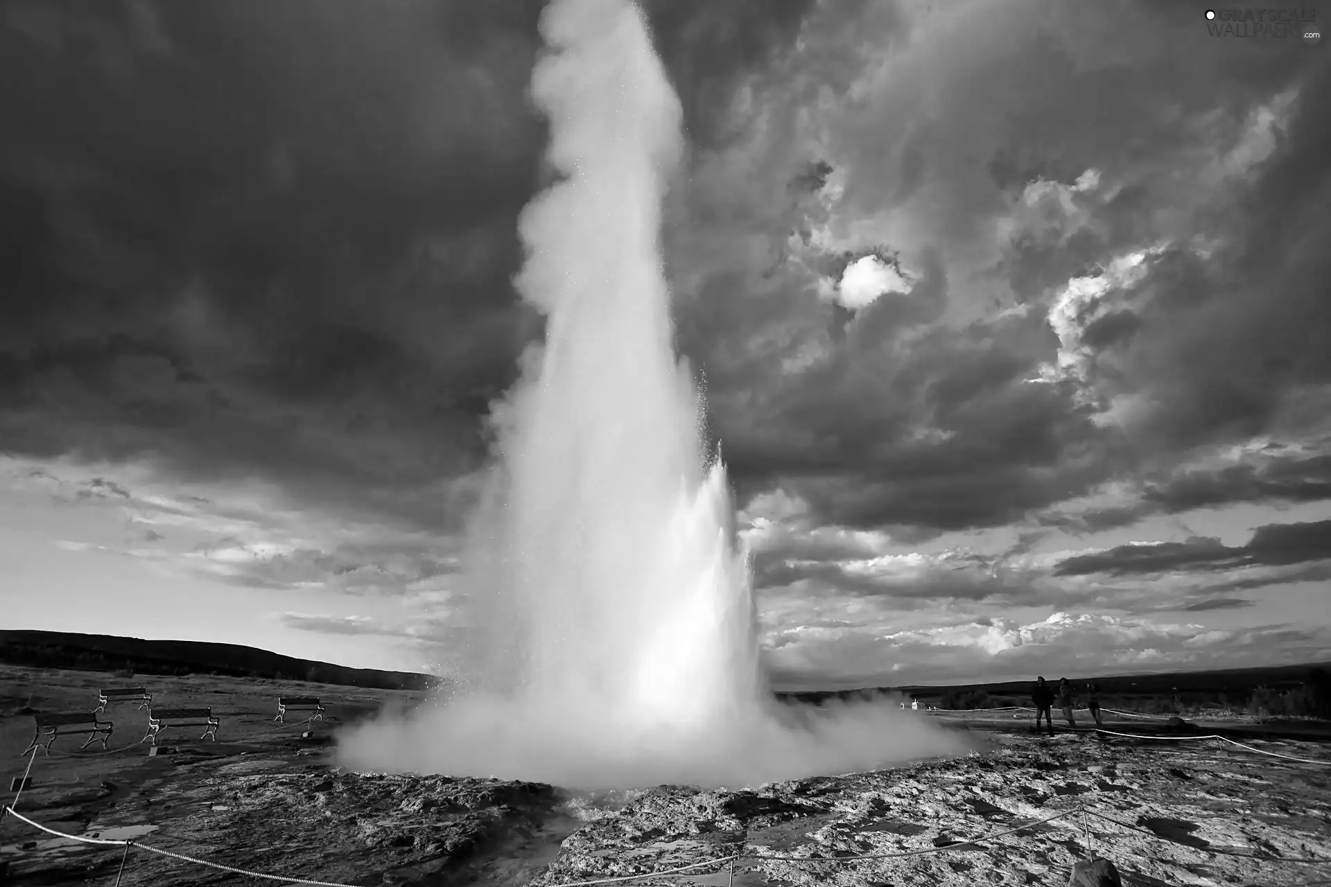 dark, geyser, Tourists, clouds