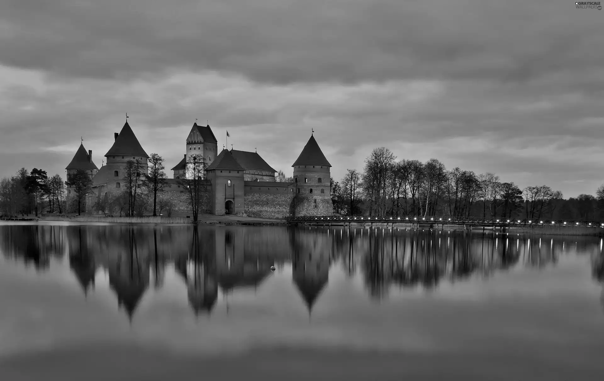 Lithuania, Trakai Castle, bridge, twilight, Galve Lake, Trakai