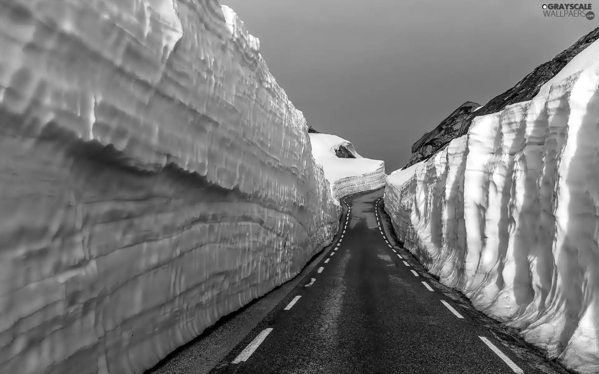 Way, tunnel, snow