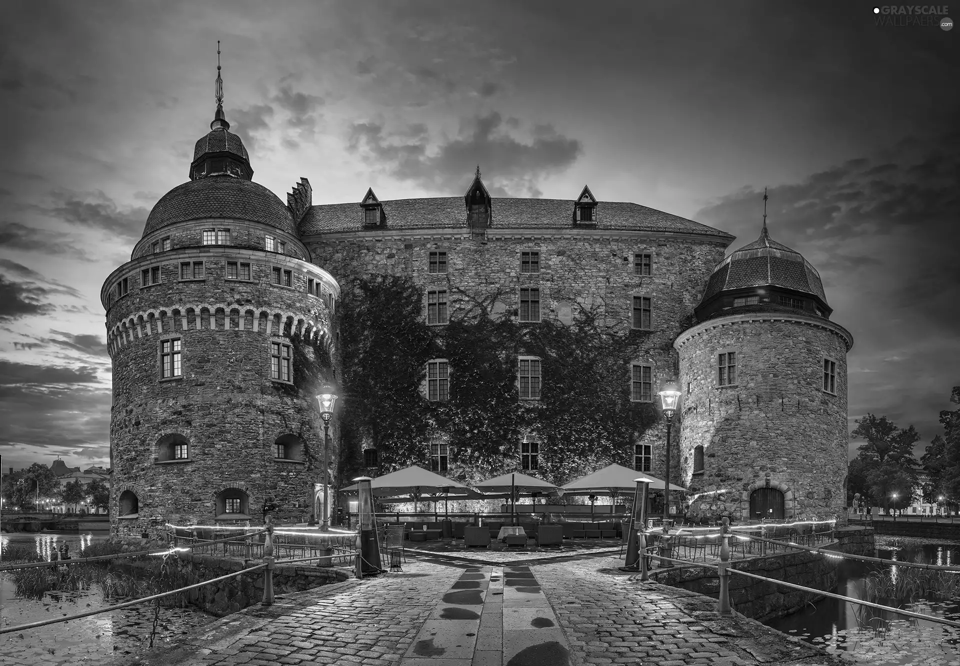 Moat, Castle, west, sun, lanterns, bridge